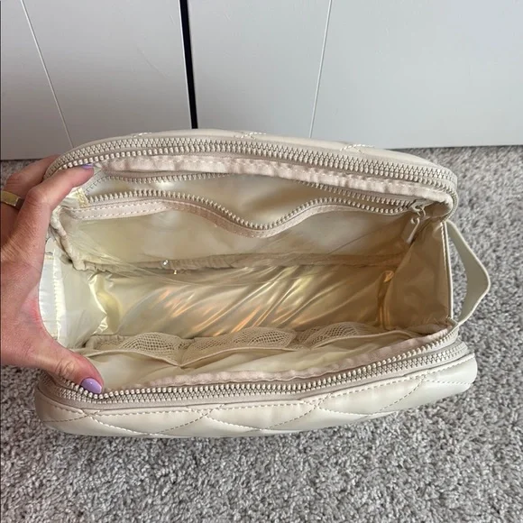 Buffbunny Quilted Cosmetic Case - Picture 11 of 11